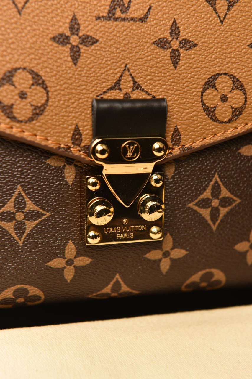 Metis Pochette