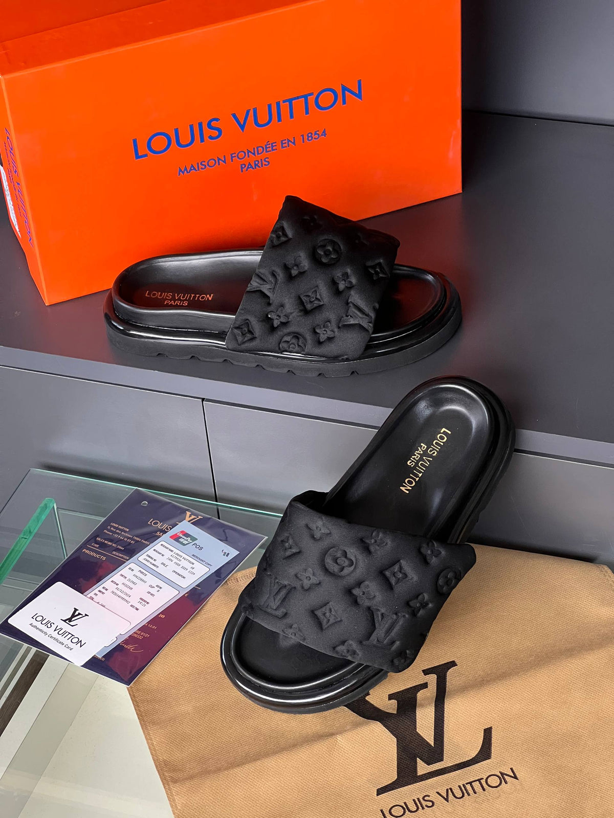'L - Slippers