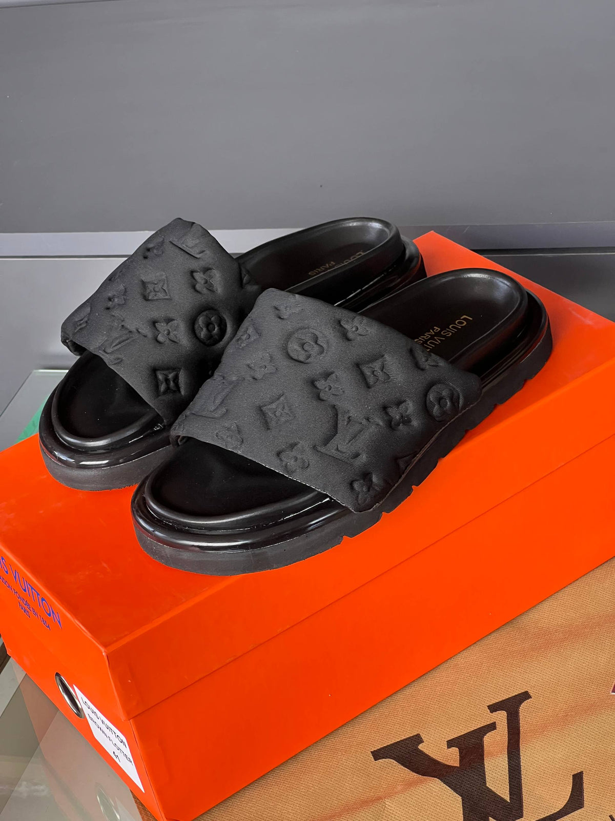 'L - Slippers