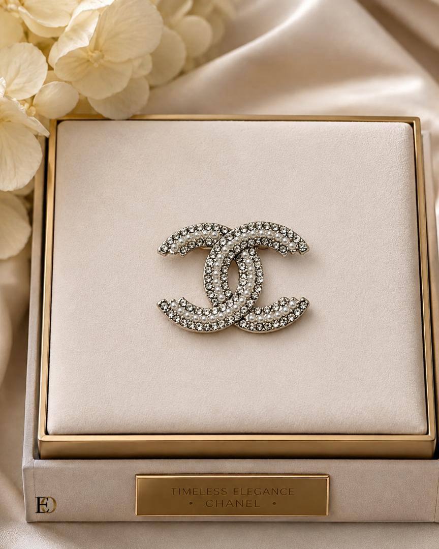 'C - Brooch