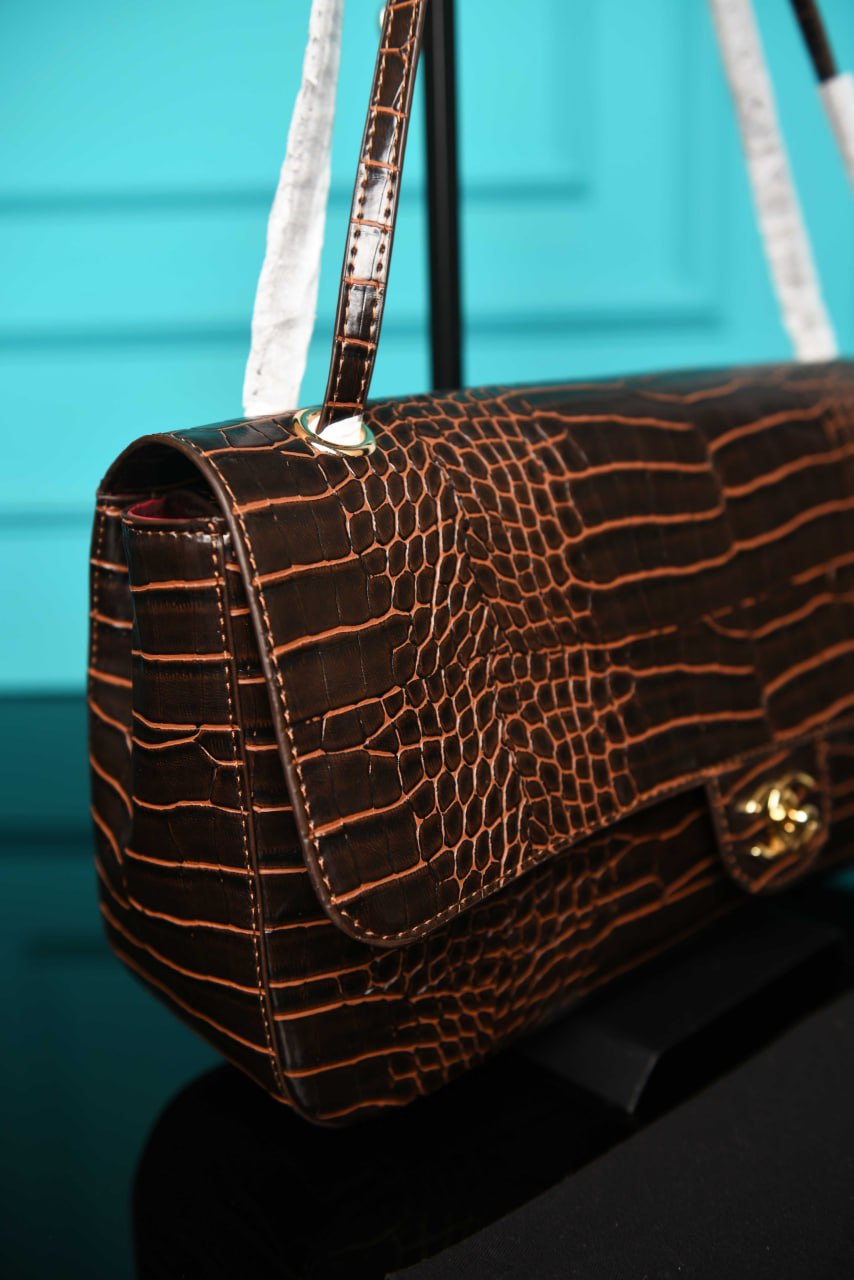 C - Maxi Flap Bag in Crocodile