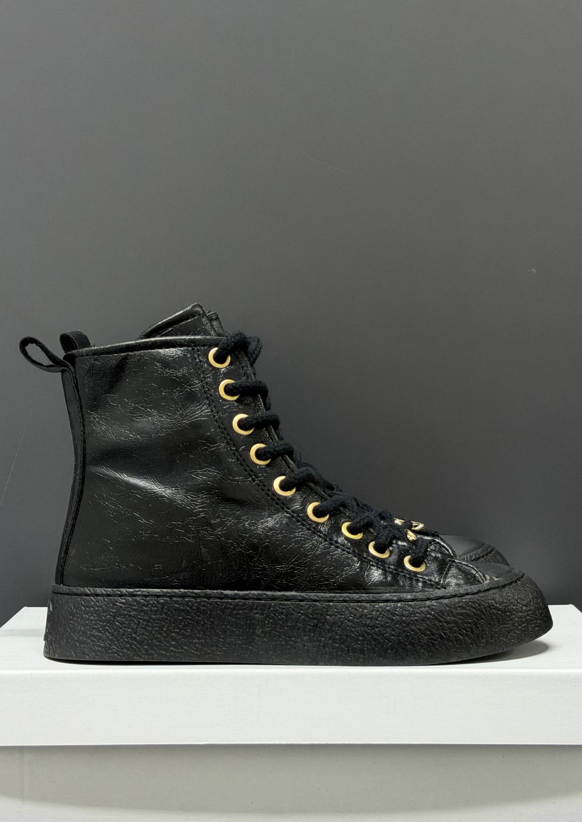 '-24P High-top Sneakers