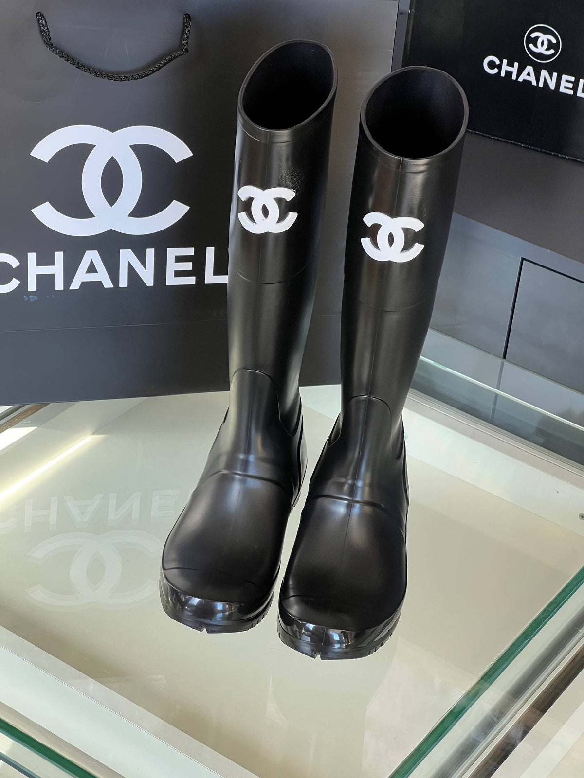 '-Rain Boots