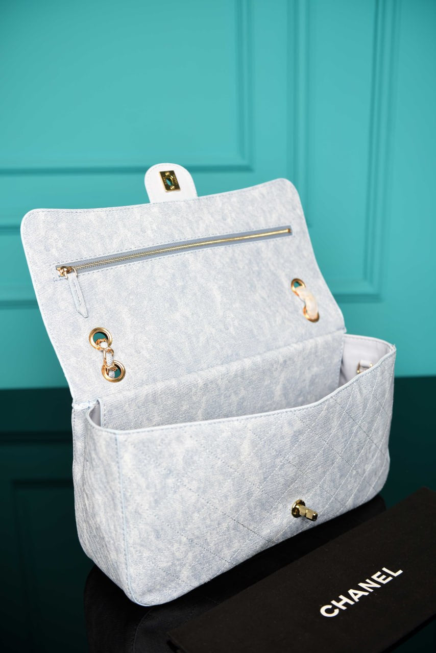 'C - Maxi Flap Bag in Denim