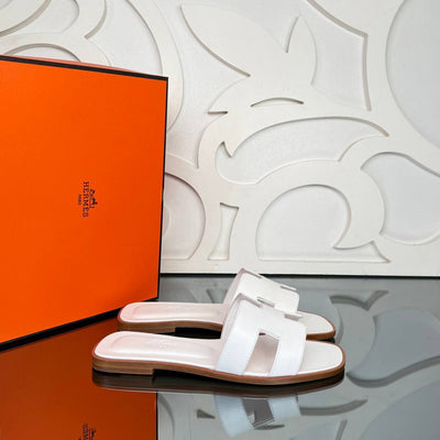'- Oran Slippers (White)
