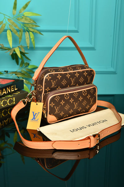 '- Nil Crossbody