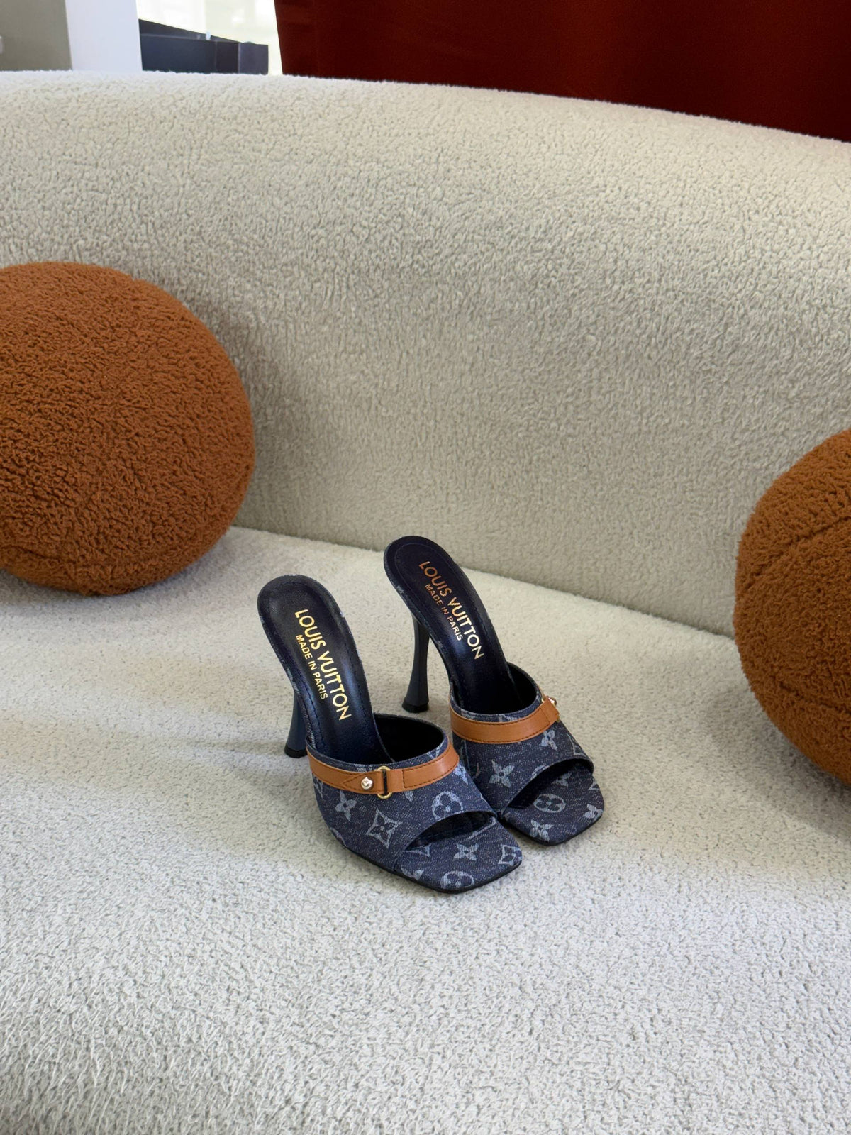 L- HEEL SLIDES