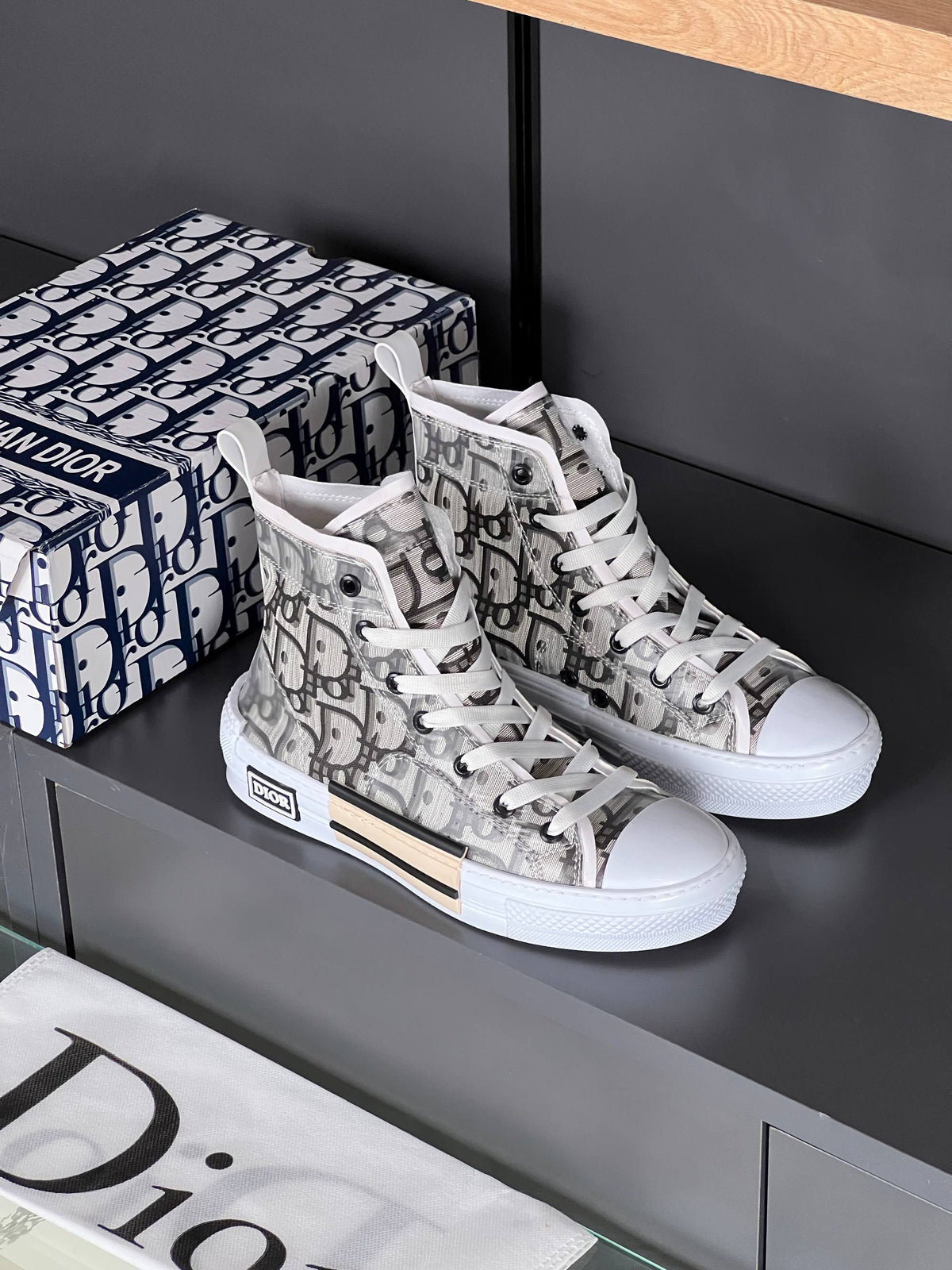 '-D Shoes
