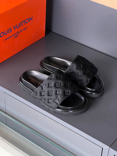 'L -  Slippers