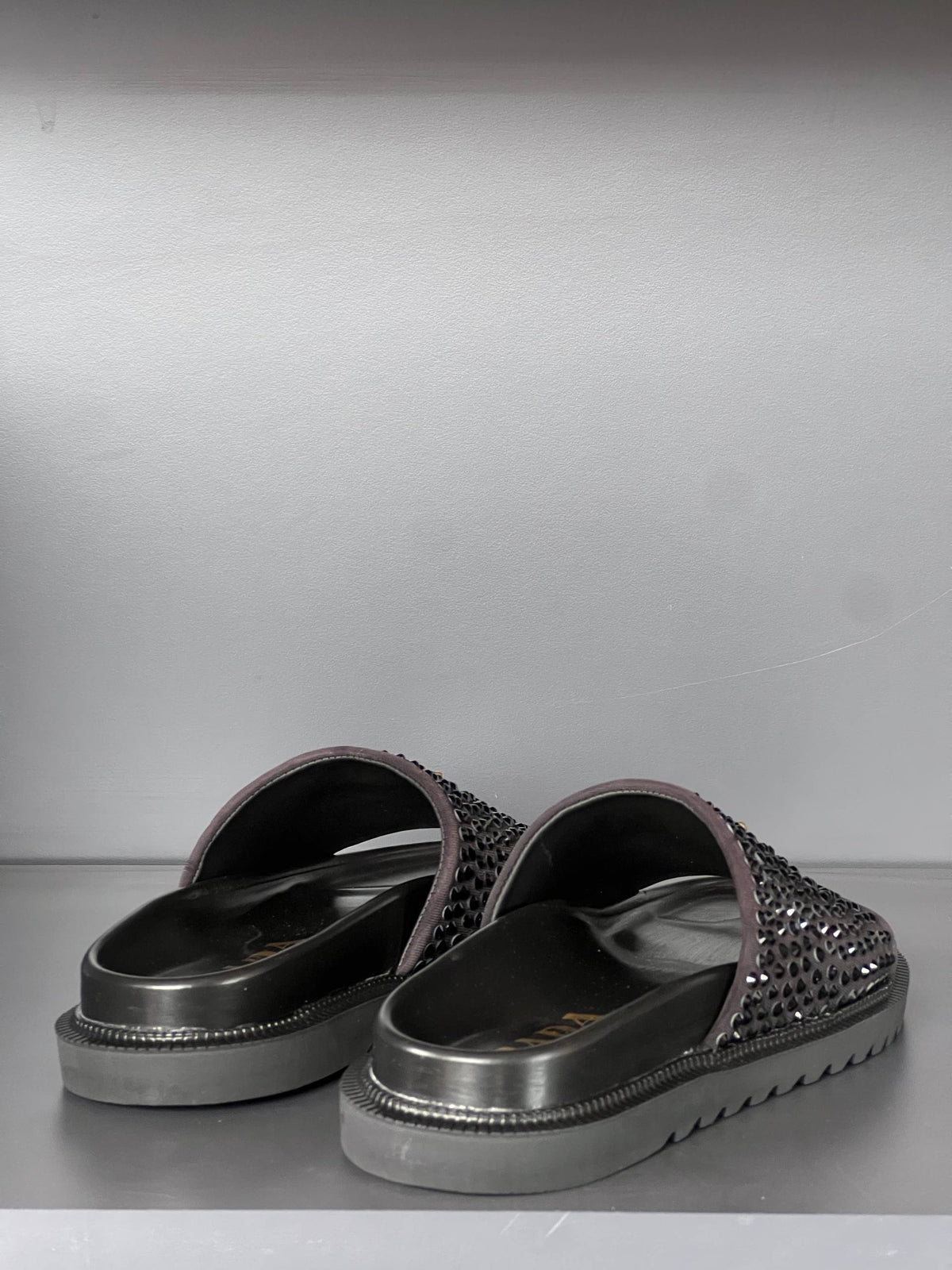 'P - Slippers