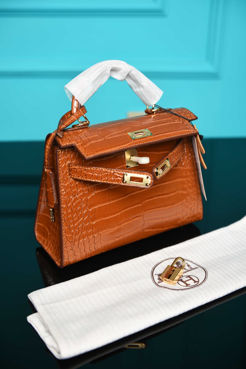 Kelly 22 Bag in Crocodile