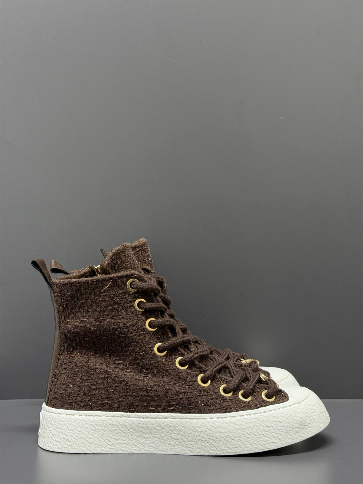 '-24P High-top Sneakers