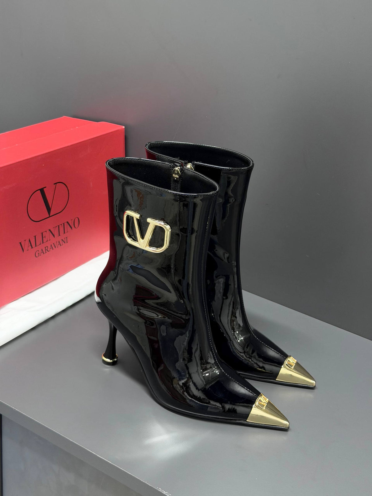 'V - Heel Boots