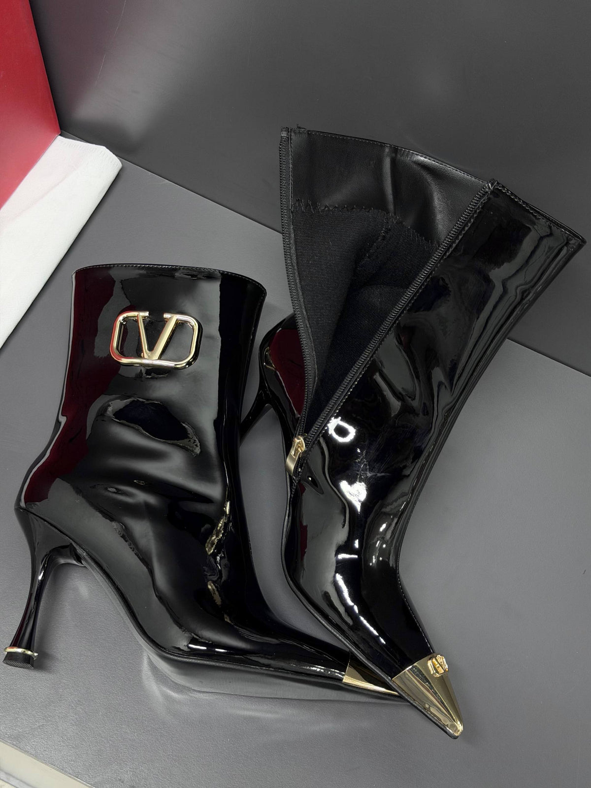 'V - Heel Boots
