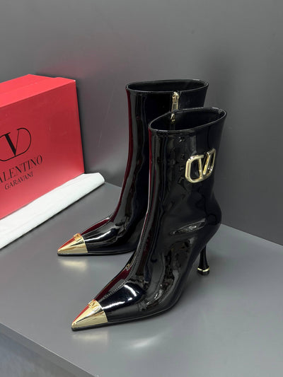 'V - Heel Boots