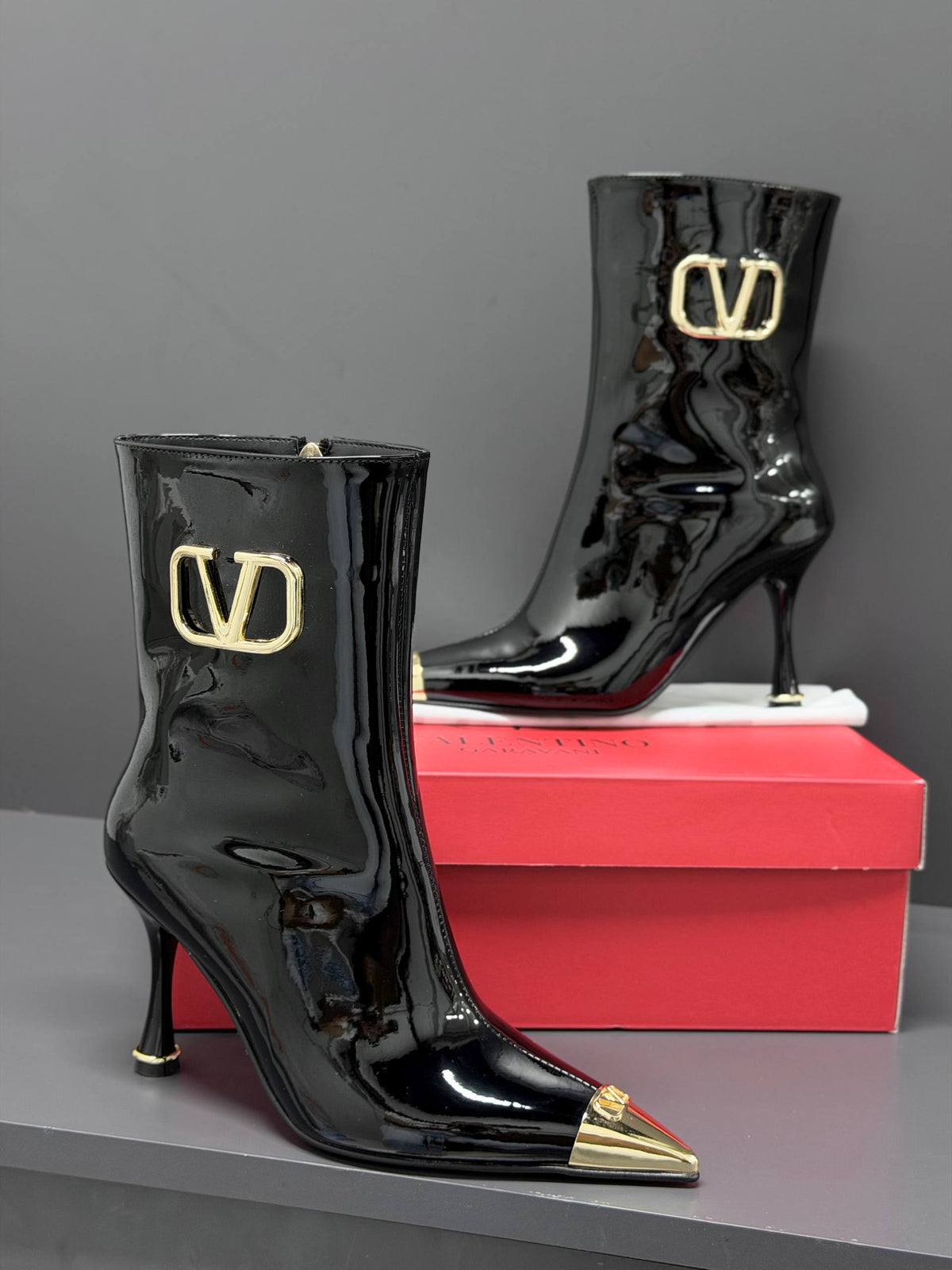 'V - Heel Boots