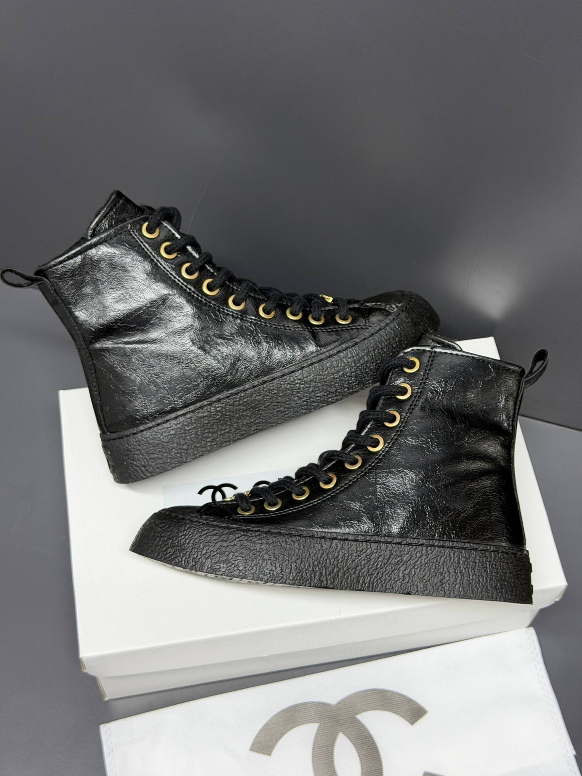 '-24P High-top Sneakers