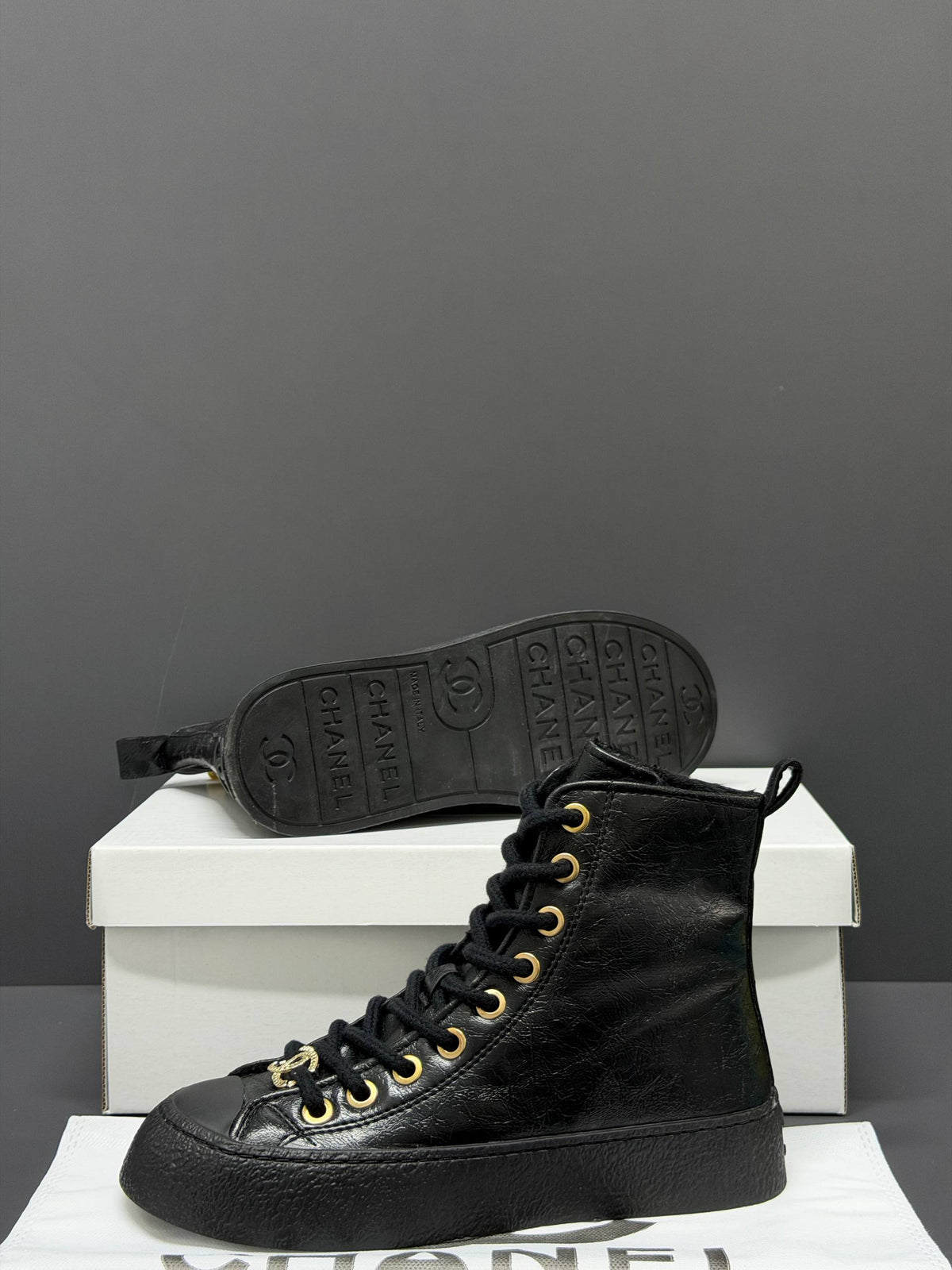 '-24P High-top Sneakers