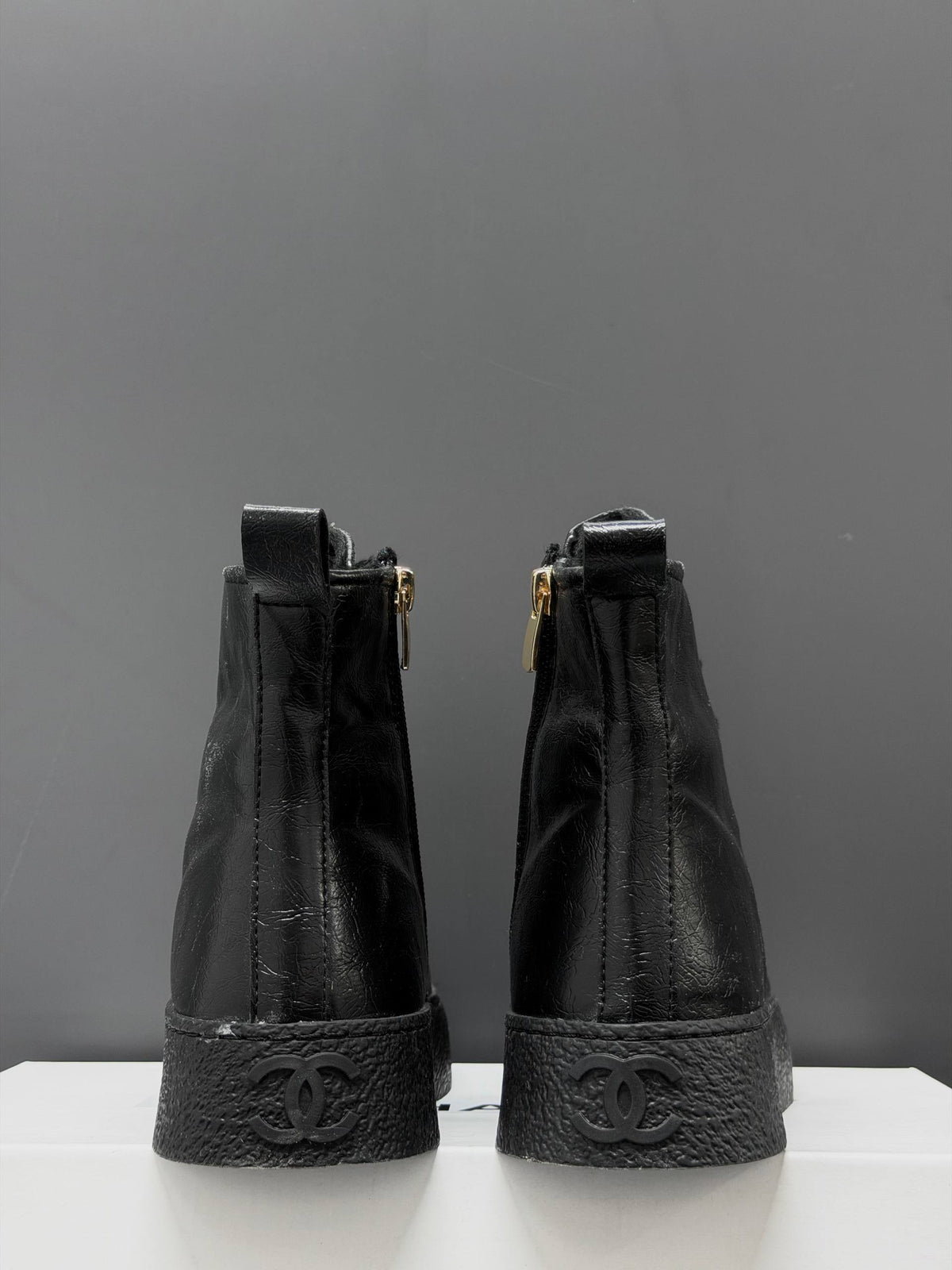 '-24P High-top Sneakers