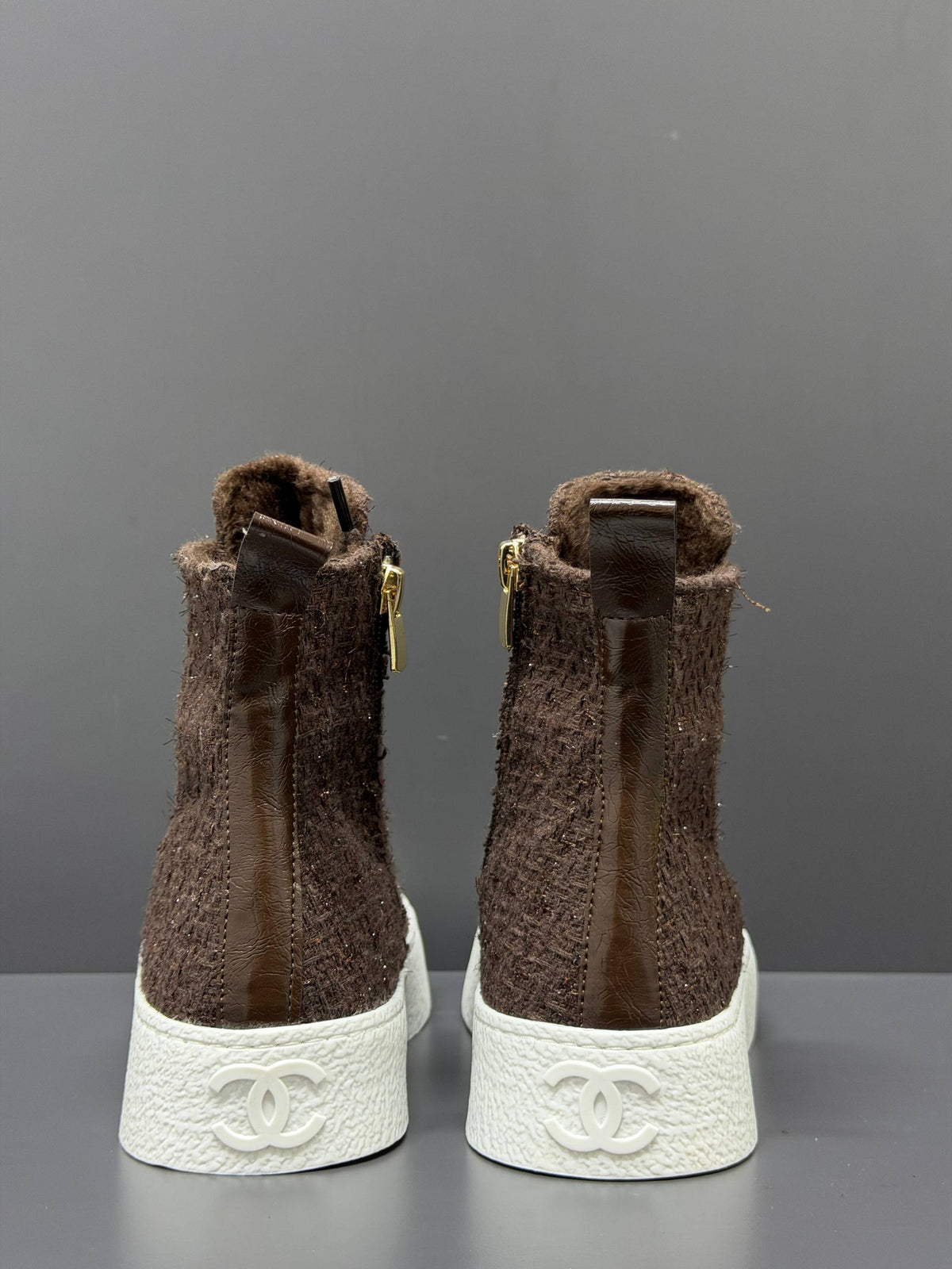 '-24P High-top Sneakers