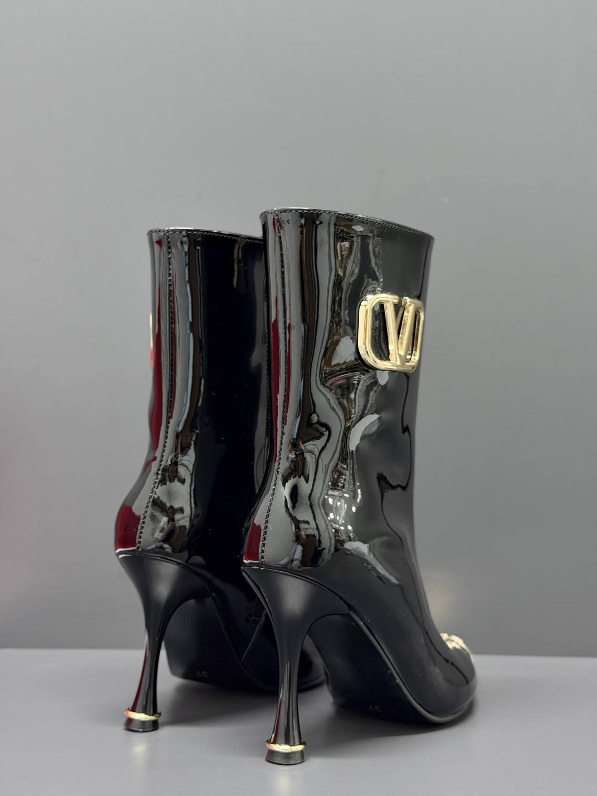 'V - Heel Boots